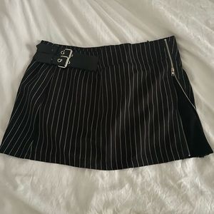 Black stripped mini skirt